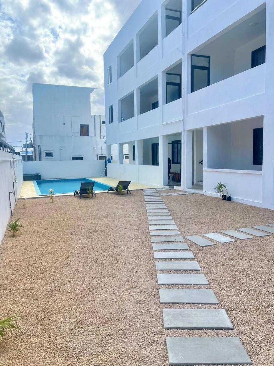 Skyview Apartment- Rooftop Penthouse With Sunset & Sea Views Flic-en-Flacq Buitenkant foto