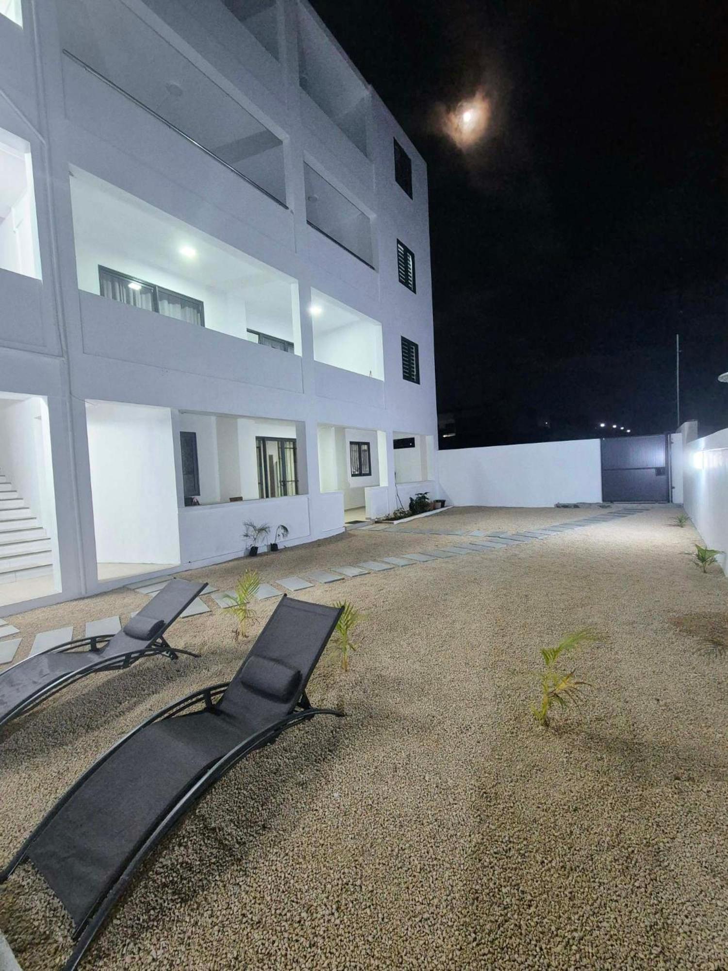 Skyview Apartment- Rooftop Penthouse With Sunset & Sea Views Flic-en-Flacq Buitenkant foto