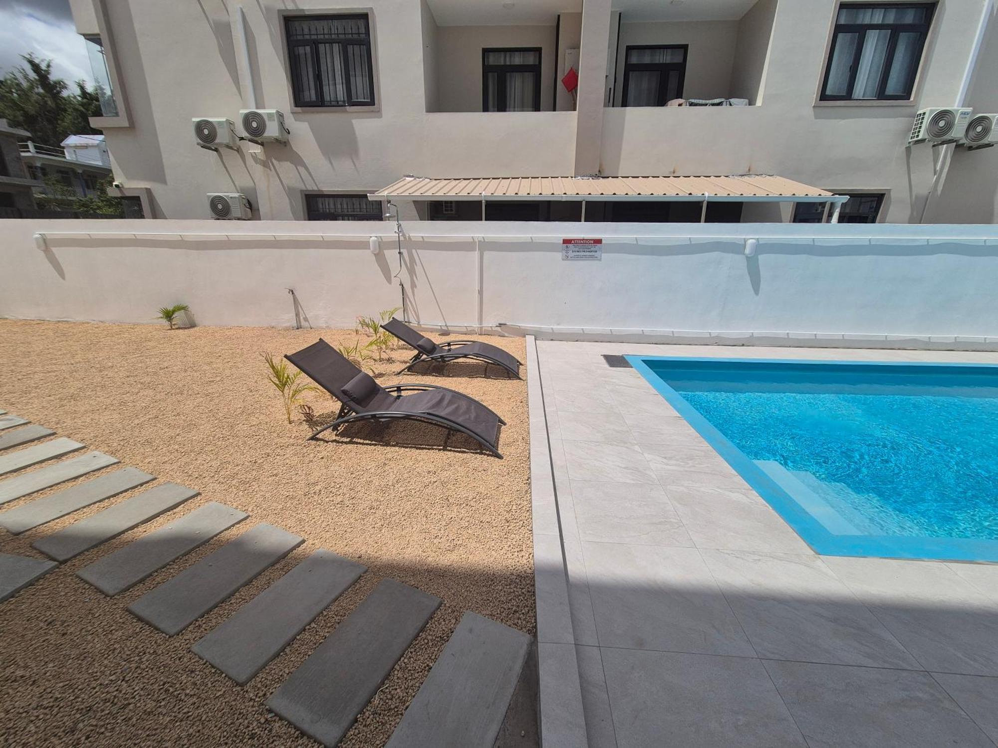 Skyview Apartment- Rooftop Penthouse With Sunset & Sea Views Flic-en-Flacq Buitenkant foto