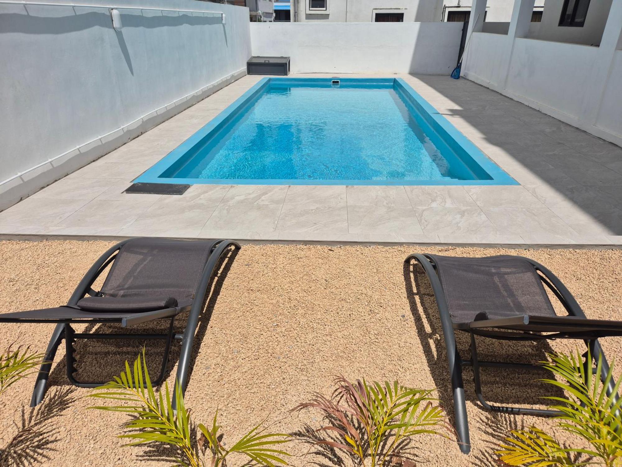 Skyview Apartment- Rooftop Penthouse With Sunset & Sea Views Flic-en-Flacq Buitenkant foto