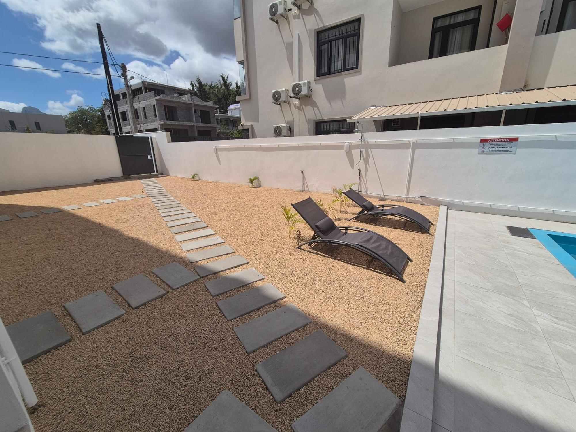 Skyview Apartment- Rooftop Penthouse With Sunset & Sea Views Flic-en-Flacq Buitenkant foto