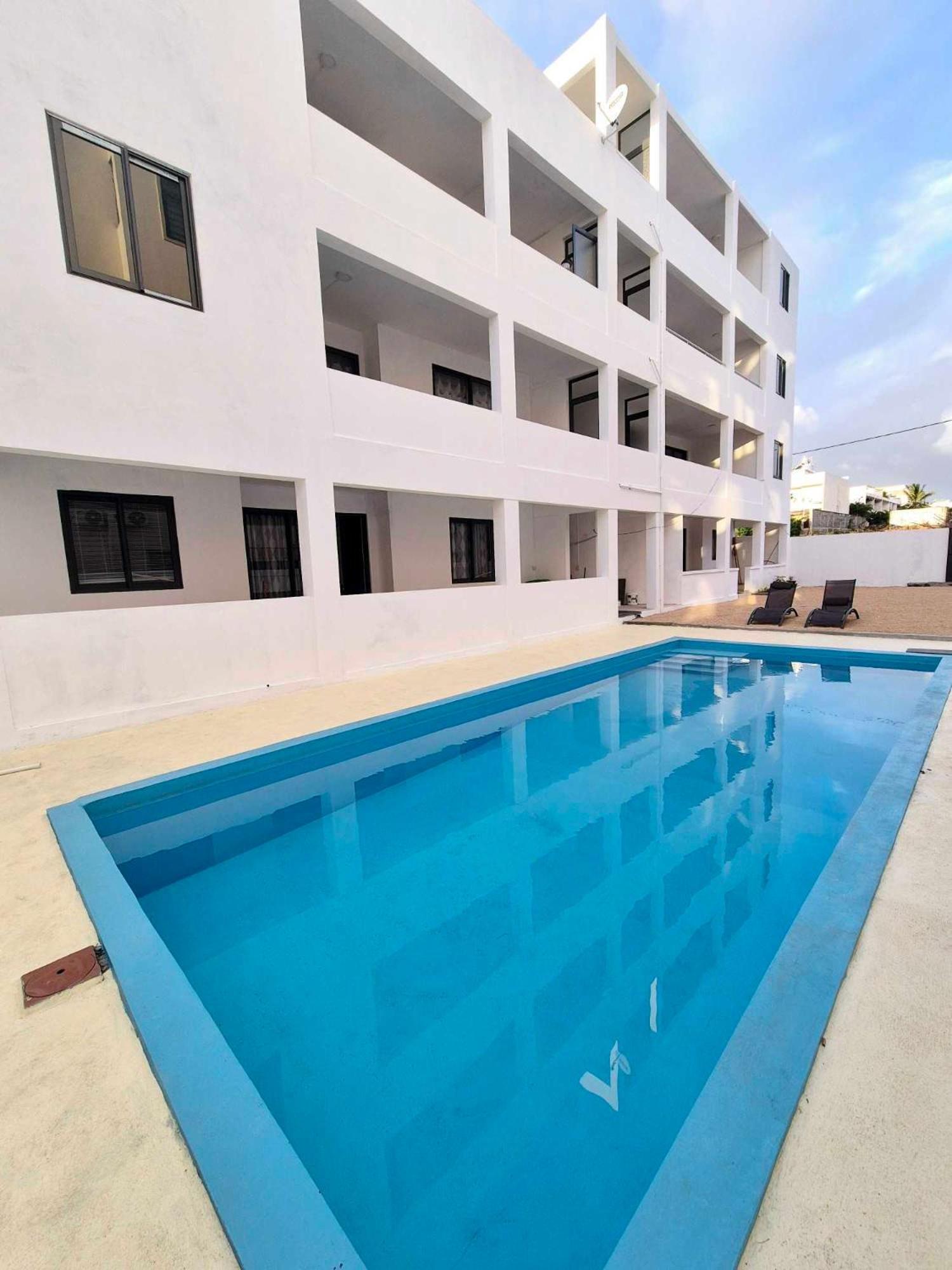 Skyview Apartment- Rooftop Penthouse With Sunset & Sea Views Flic-en-Flacq Buitenkant foto